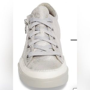 Munro Gabby Sneaker in white metallic